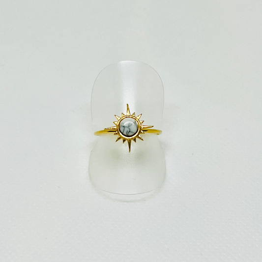 ANILLO ESTRELLA HOWLITE BAÑADO EN ORO