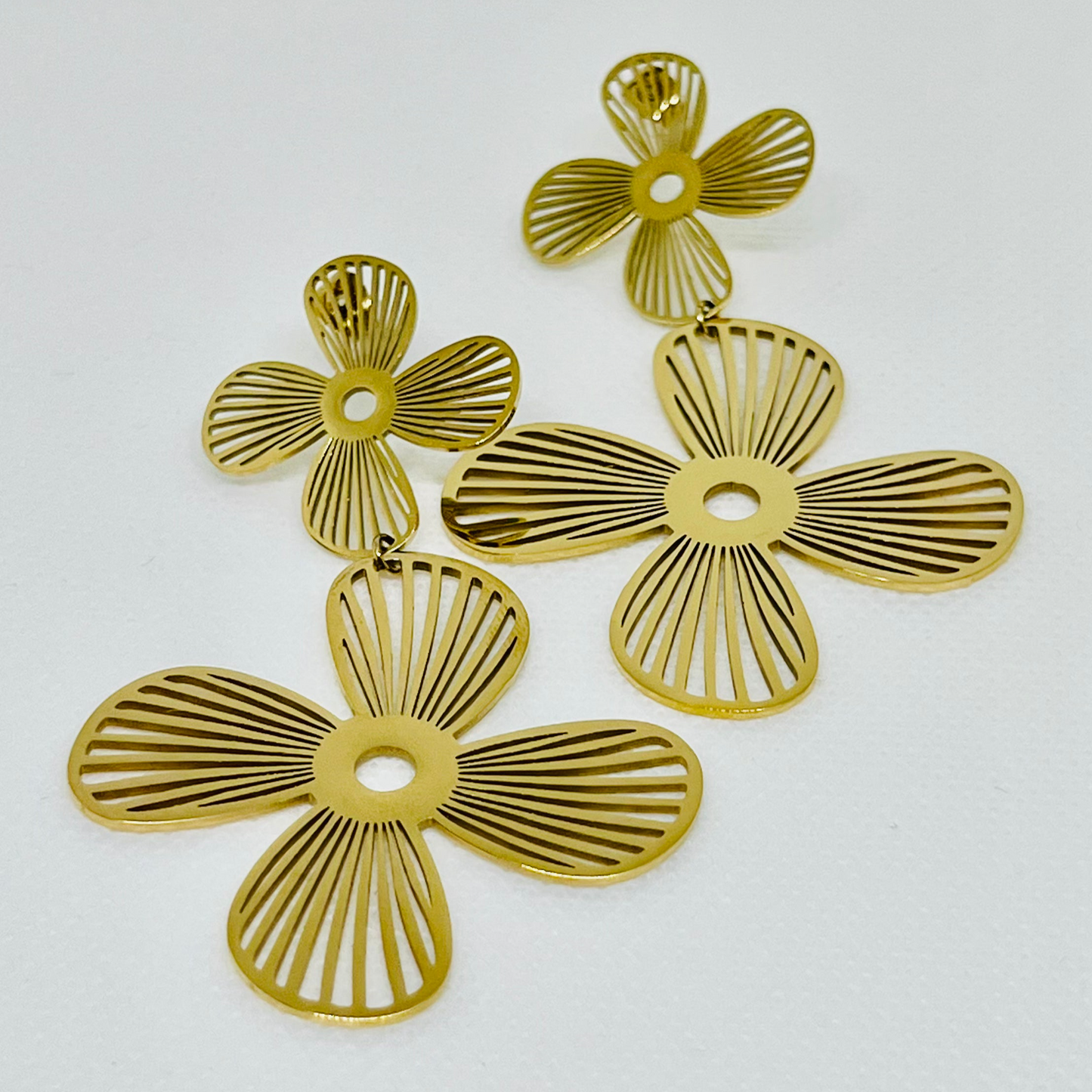 PENDIENTES FLOR BAÑADO EN ORO