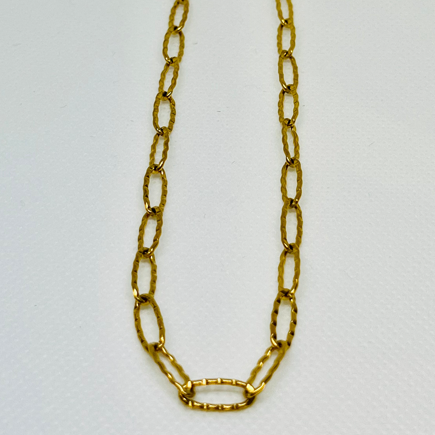 COLLAR CHIC BAÑADO EN ORO