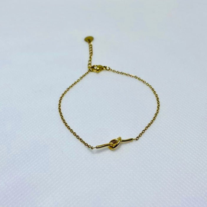 PULSERA KNOT BAÑADO EN ORO